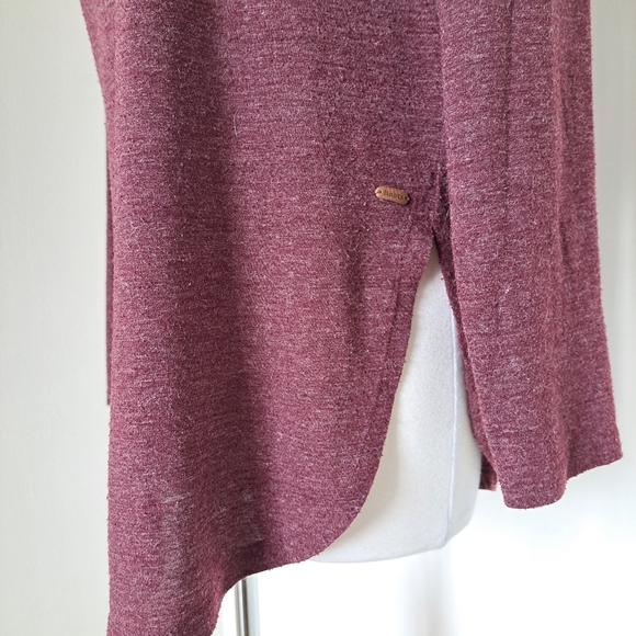 Roots | Red burgundy simple plain crew neck women's sweater - Picture 4 of 11